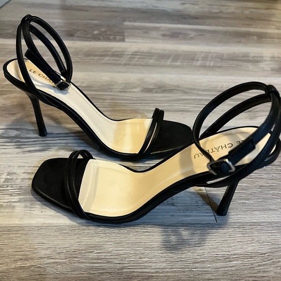 Le Chateau Strappy High Heel - Picture 1 of 8